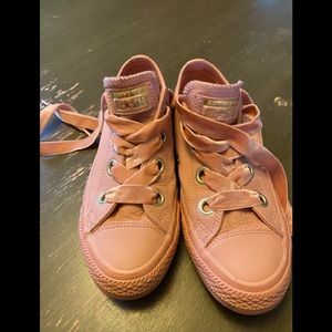 Pink leather  low top Converse